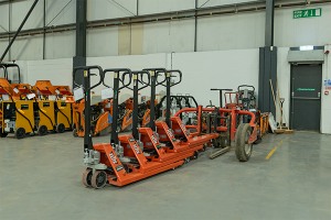 Types of pallet trucks and their applications thumbnail